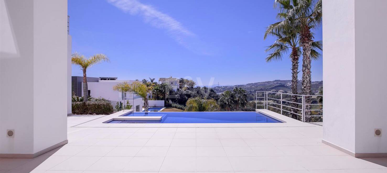 Villa moderne de Puerto del Capitán avec vue sur la mer dans la communauté fermée