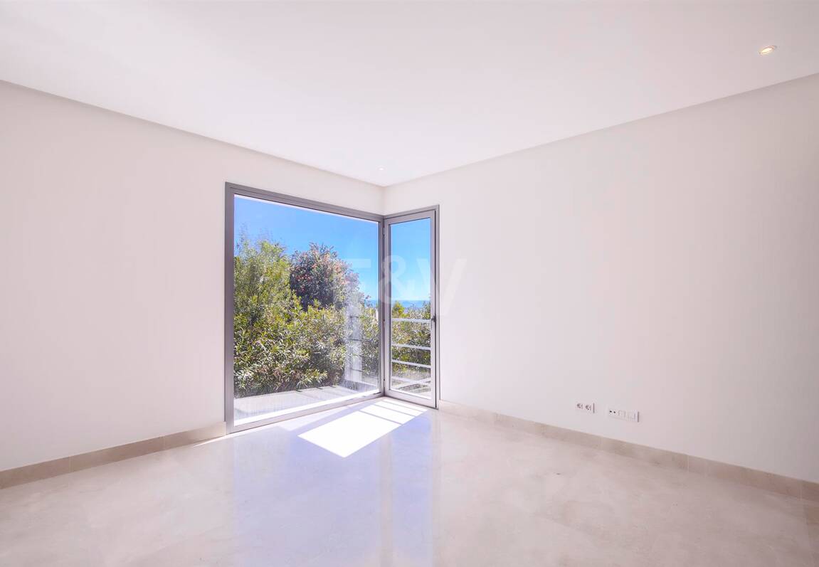 Modern Puerto del Capitán Villa with Sea View in Gated Community