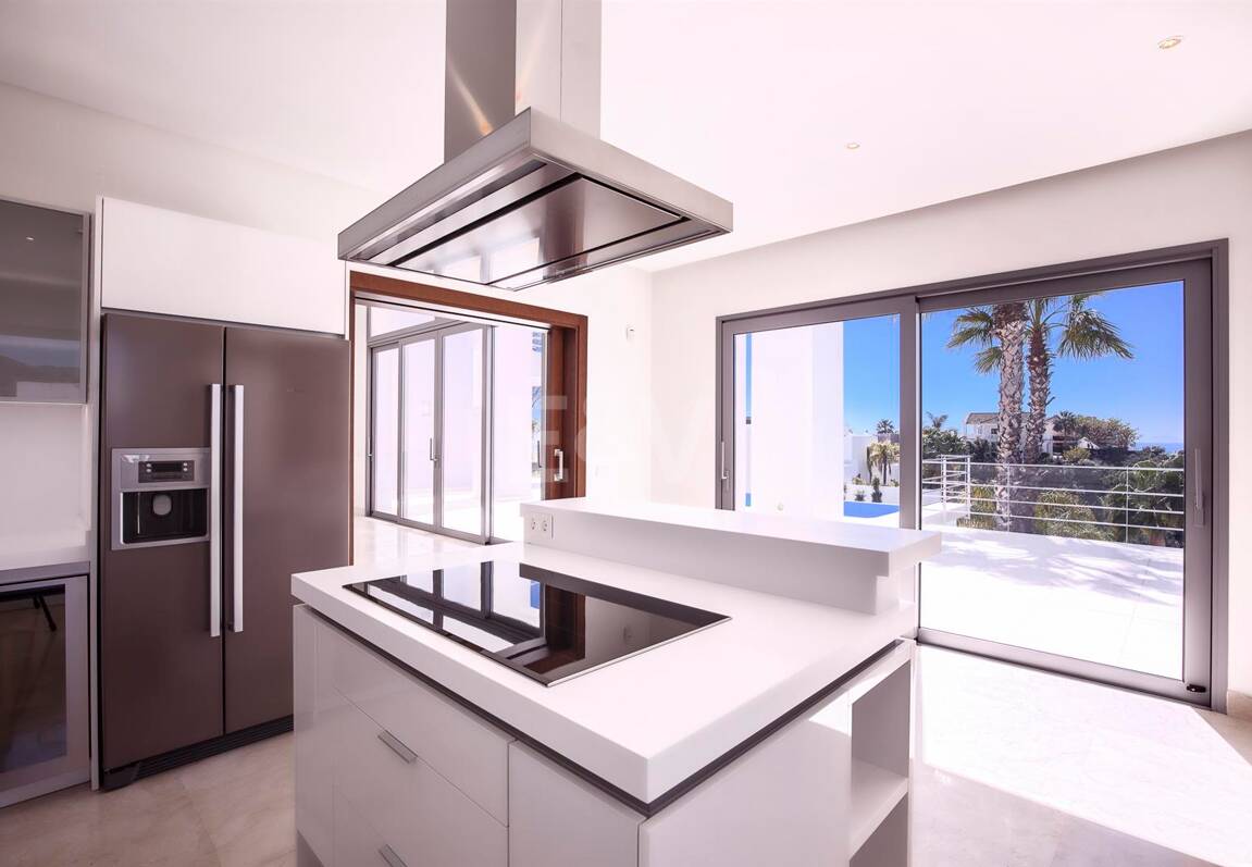 Modern Puerto del Capitán Villa with Sea View in Gated Community