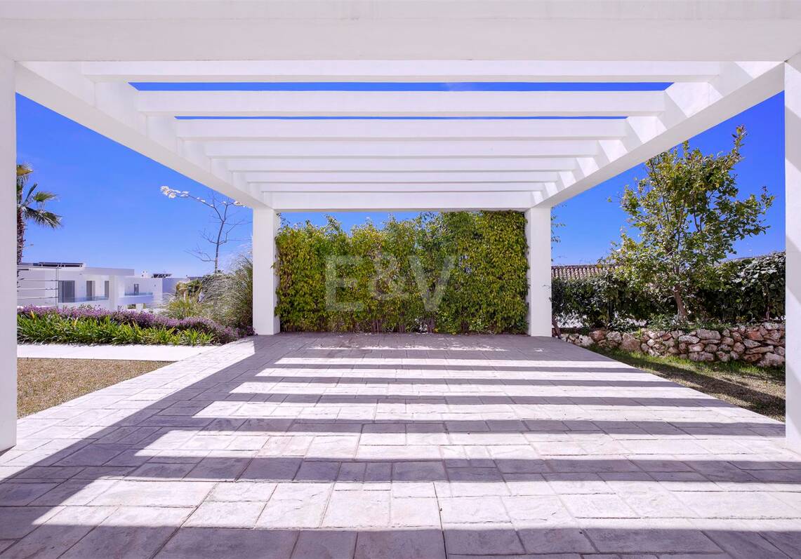 Modern Puerto del Capitán Villa with Sea View in Gated Community