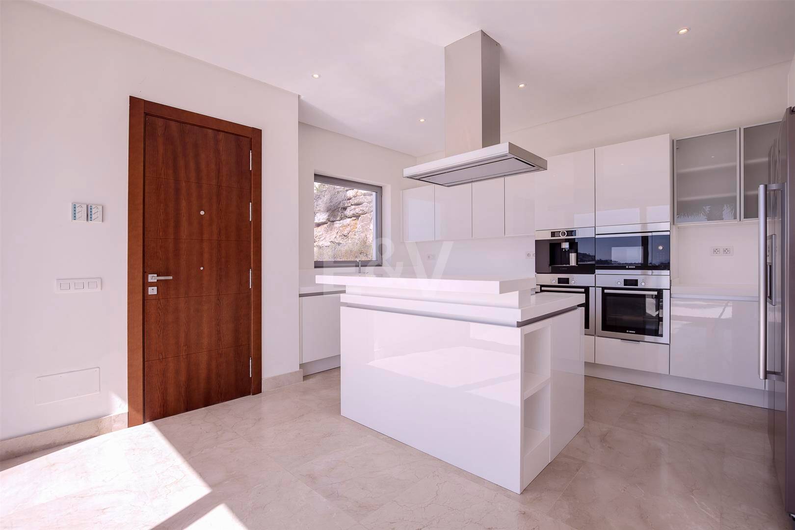 Modern Puerto del Capitán Villa with Sea View in Gated Community