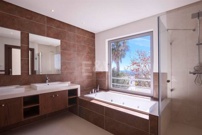 Modern Puerto del Capitán Villa with Sea View in Gated Community