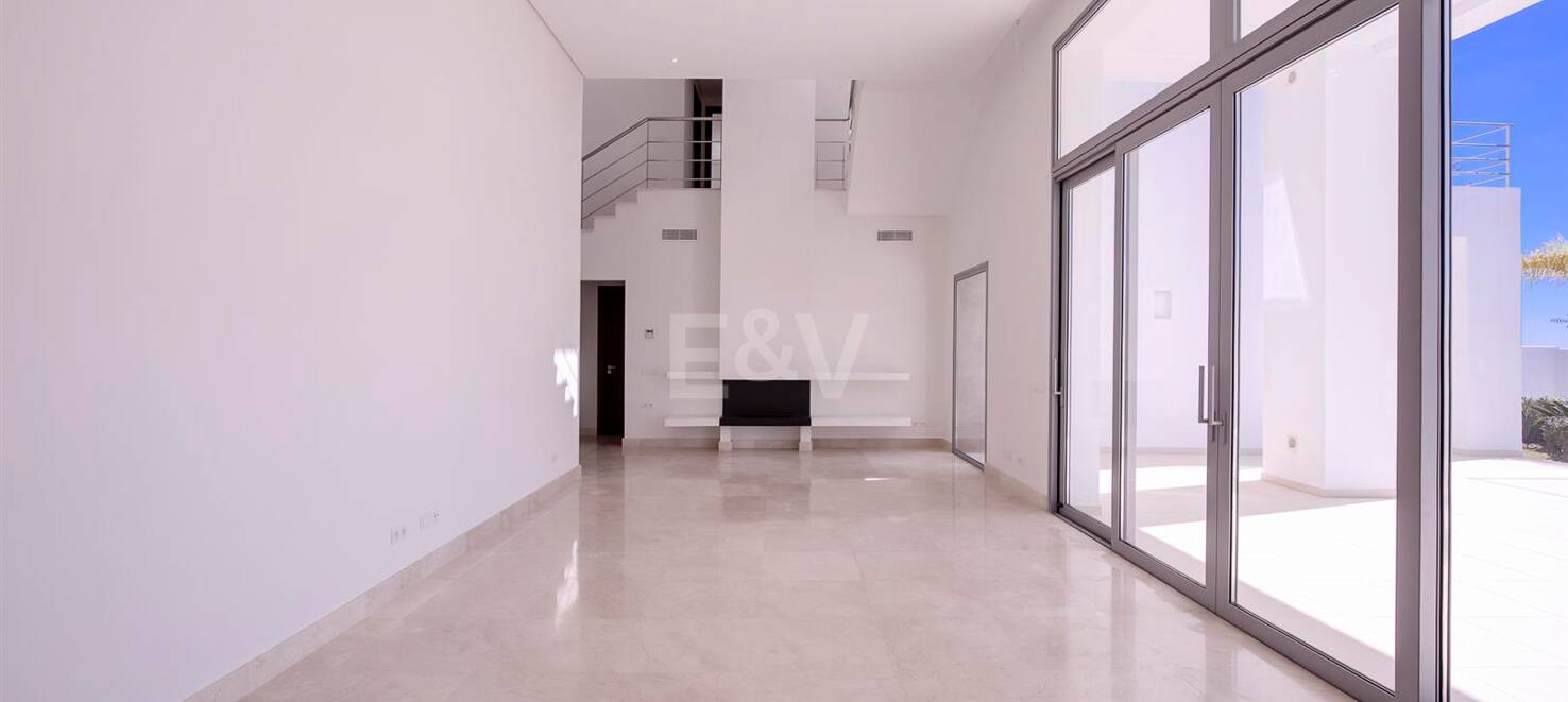 Villa moderne de Puerto del Capitán avec vue sur la mer dans la communauté fermée