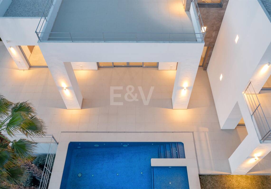 Modern Puerto del Capitán Villa with Sea View in Gated Community