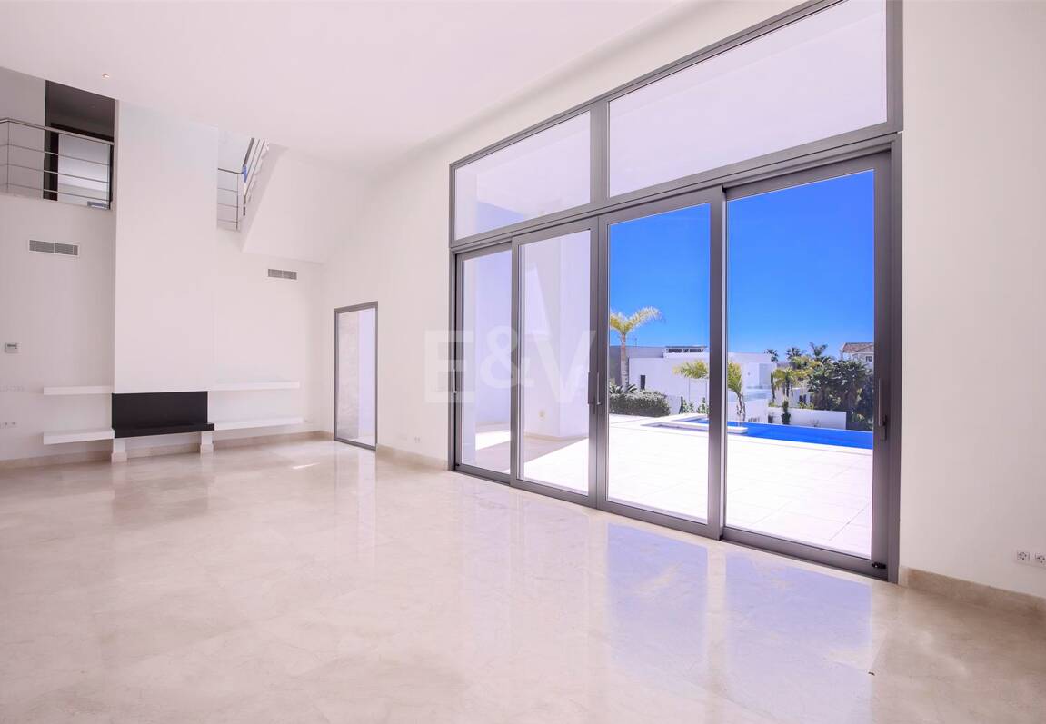 Modern Puerto del Capitán Villa with Sea View in Gated Community