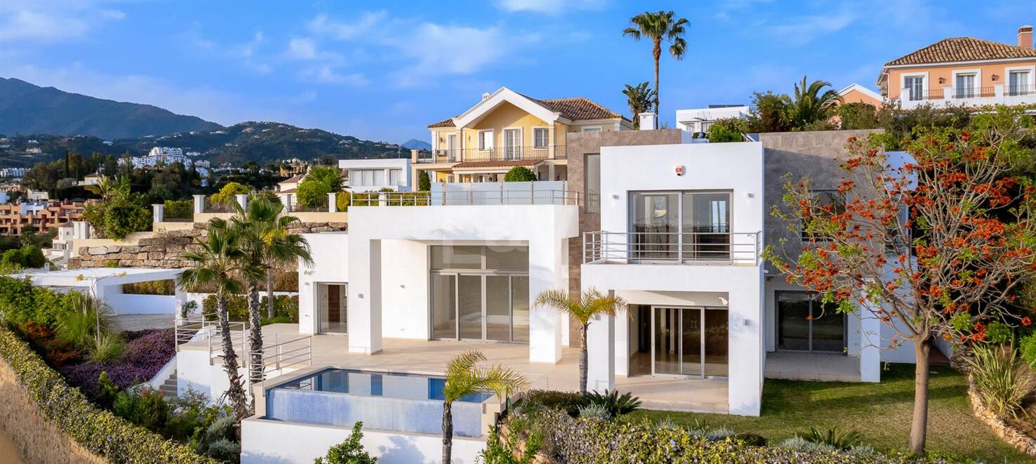 Villa moderne de Puerto del Capitán avec vue sur la mer dans la communauté fermée
