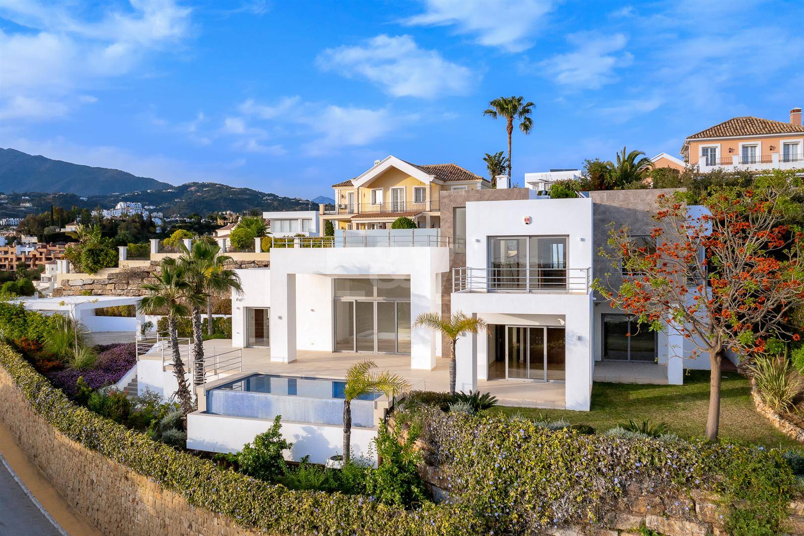 Villa moderne de Puerto del Capitán avec vue sur la mer dans la communauté fermée