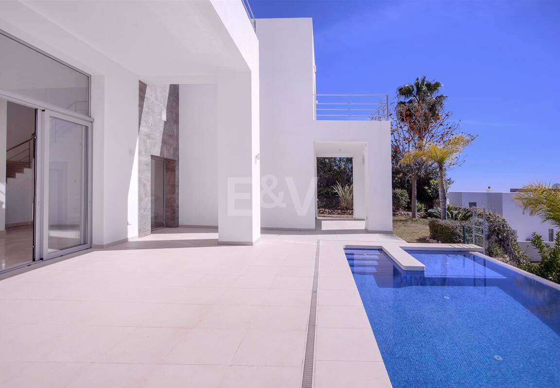 Modern Puerto del Capitán Villa with Sea View in Gated Community