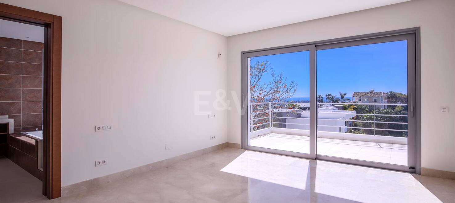Villa moderne de Puerto del Capitán avec vue sur la mer dans la communauté fermée