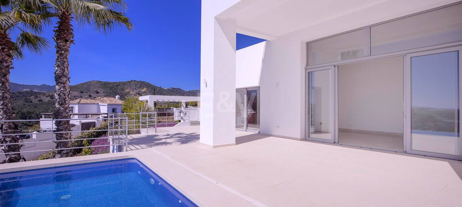 Villa moderne de Puerto del Capitán avec vue sur la mer dans la communauté fermée