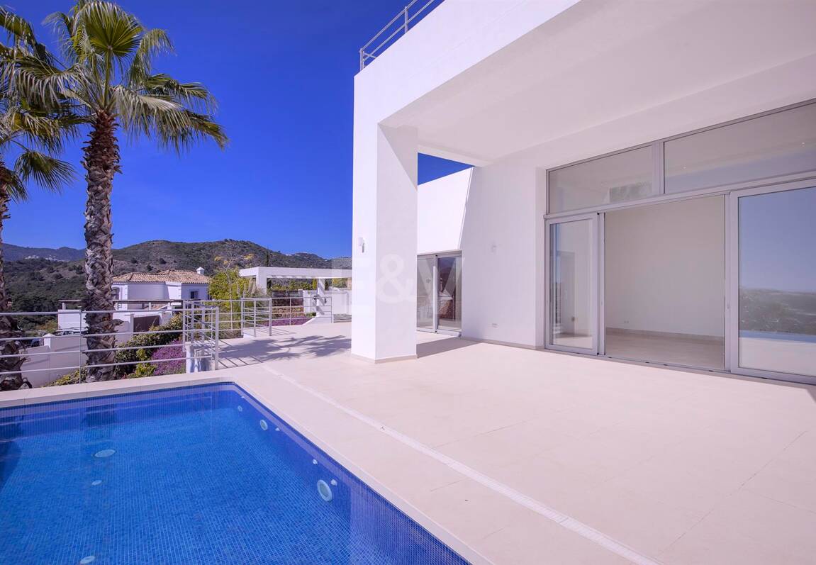 Modern Puerto del Capitán Villa with Sea View in Gated Community