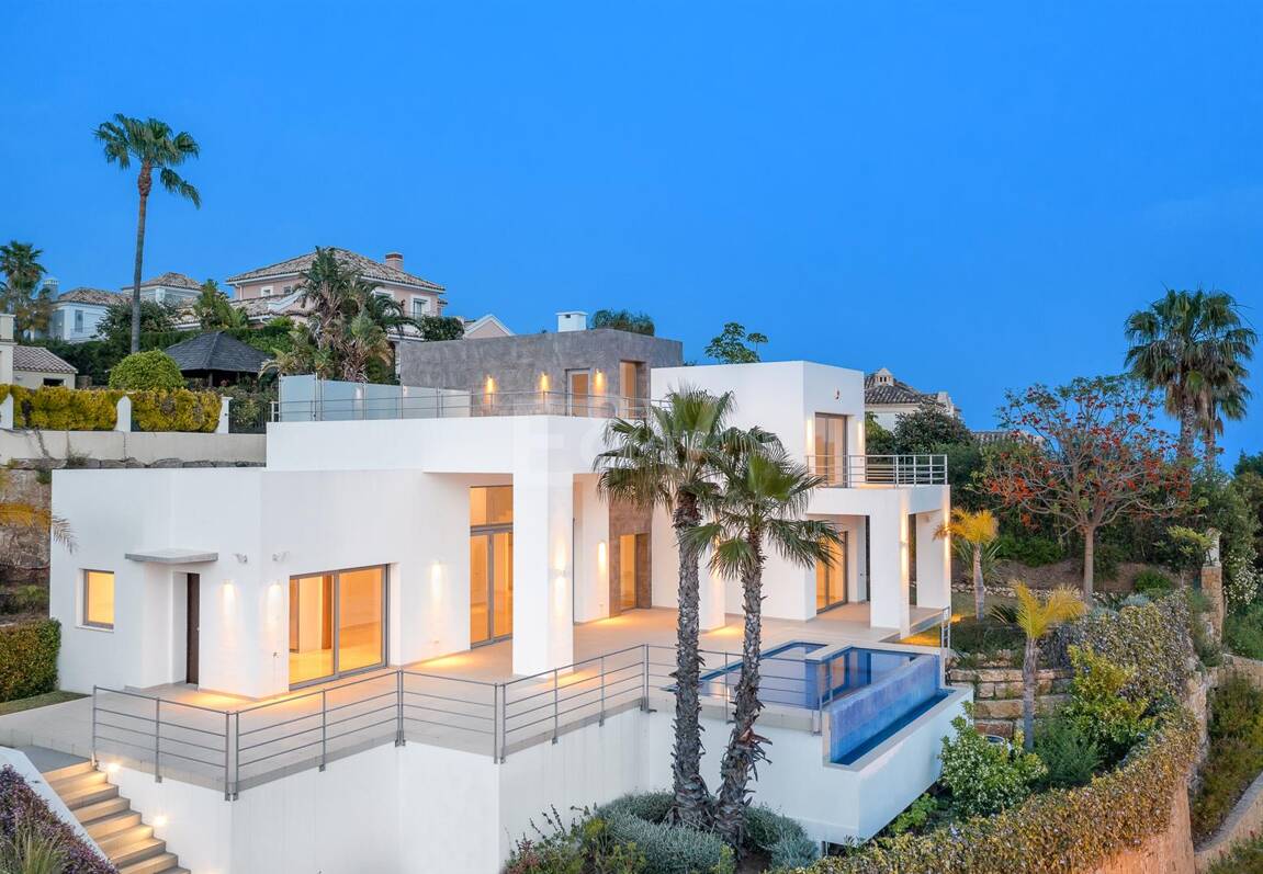 Modern Puerto del Capitán Villa with Sea View in Gated Community