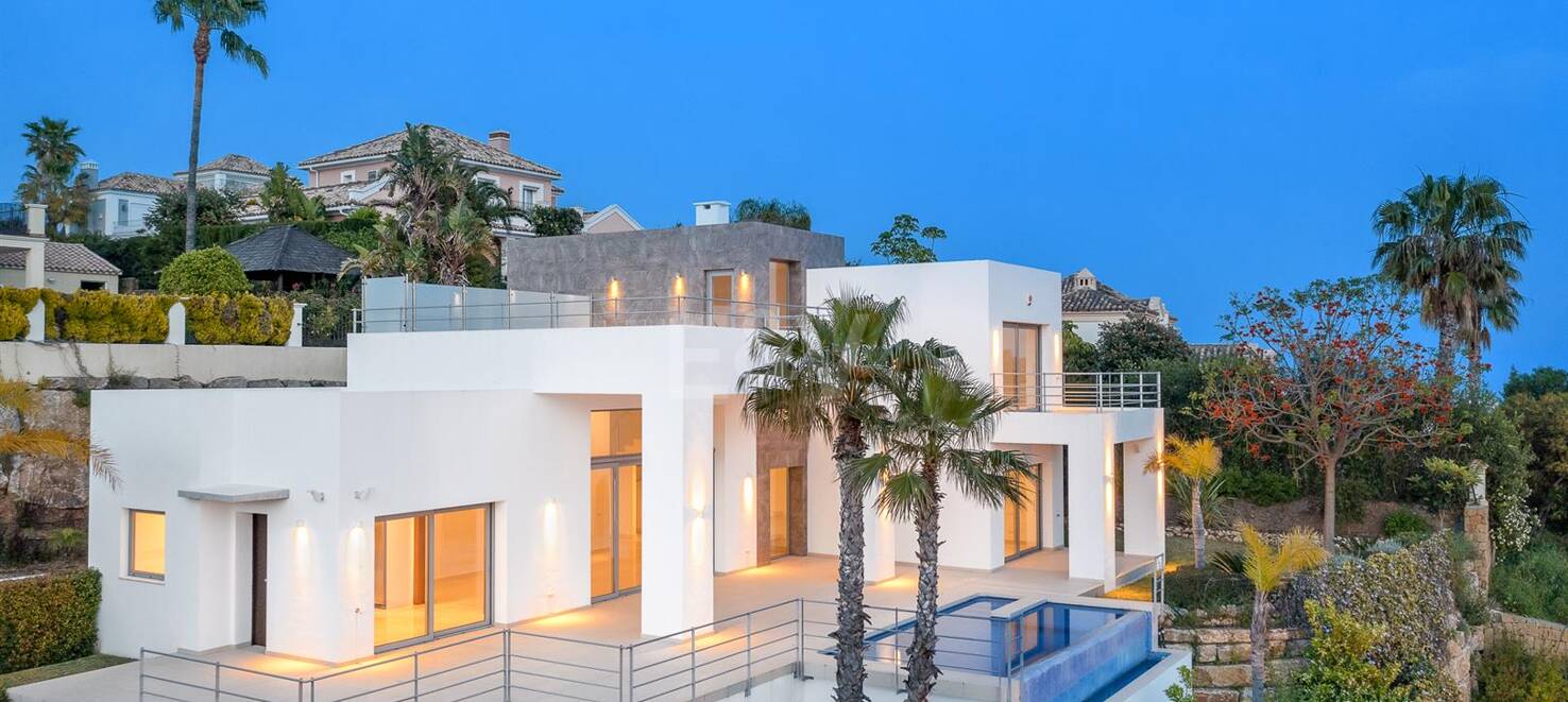 Villa moderne de Puerto del Capitán avec vue sur la mer dans la communauté fermée