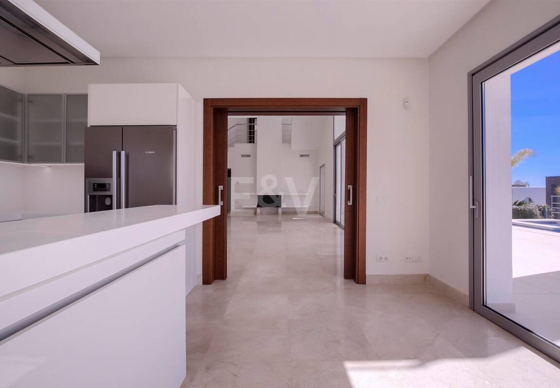 Modern Puerto del Capitán Villa with Sea View in Gated Community