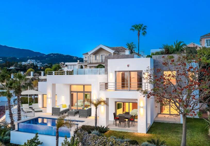 Modern Puerto del Capitán Villa with Sea View in Gated Community