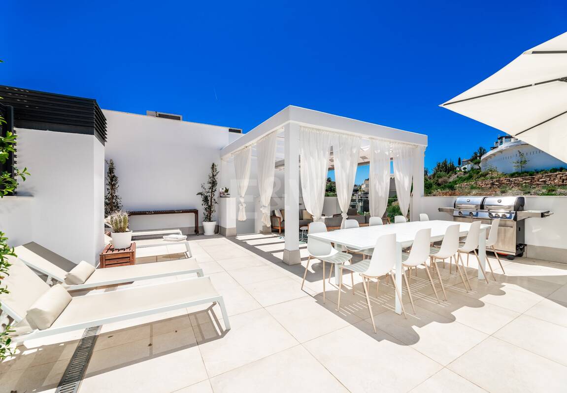 Fantastisk modern takvåning i La Quinta med exceptionell utomhusutrymme