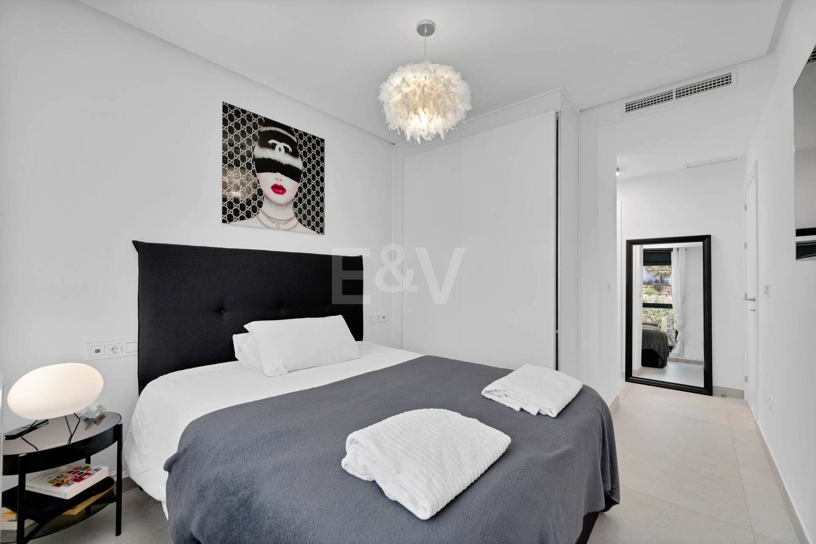 Impresionante ático contemporáneo en La Quinta con un espacio exterior excepcional