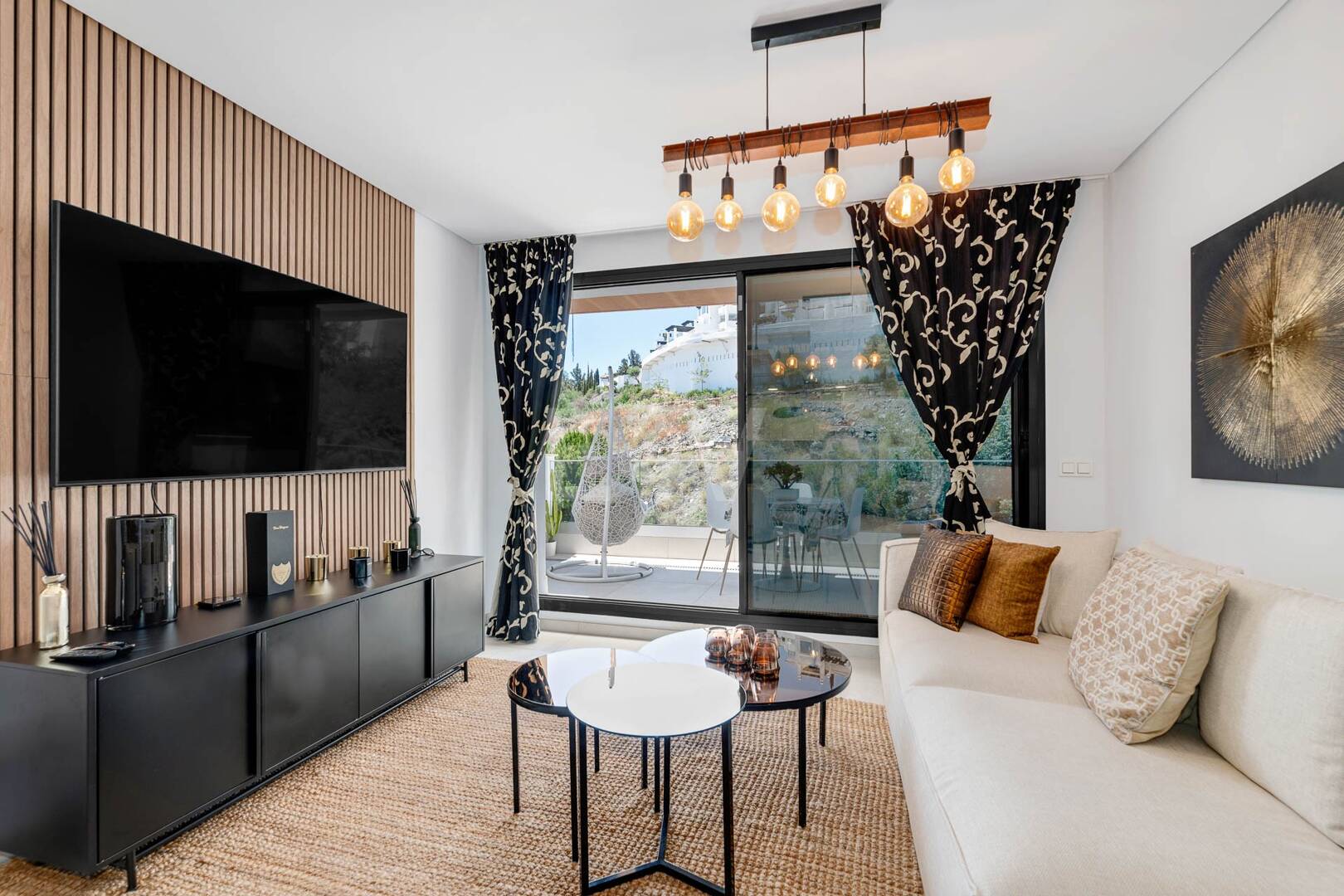 Impresionante ático contemporáneo en La Quinta con un espacio exterior excepcional