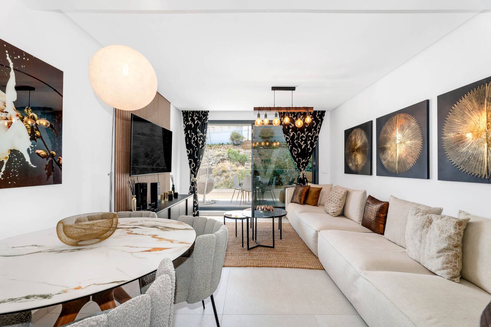 Impresionante ático contemporáneo en La Quinta con un espacio exterior excepcional