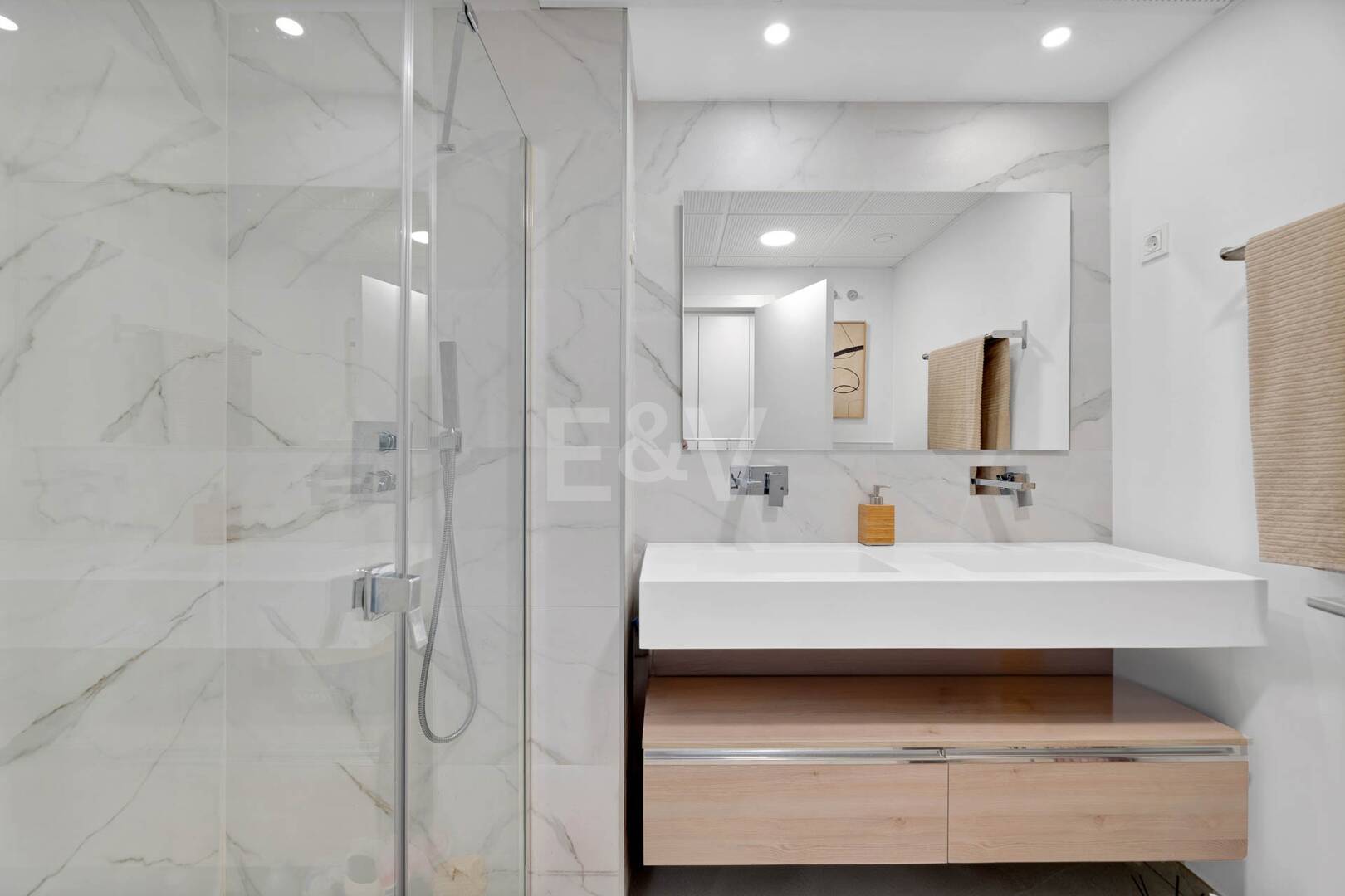 Impresionante ático contemporáneo en La Quinta con un espacio exterior excepcional