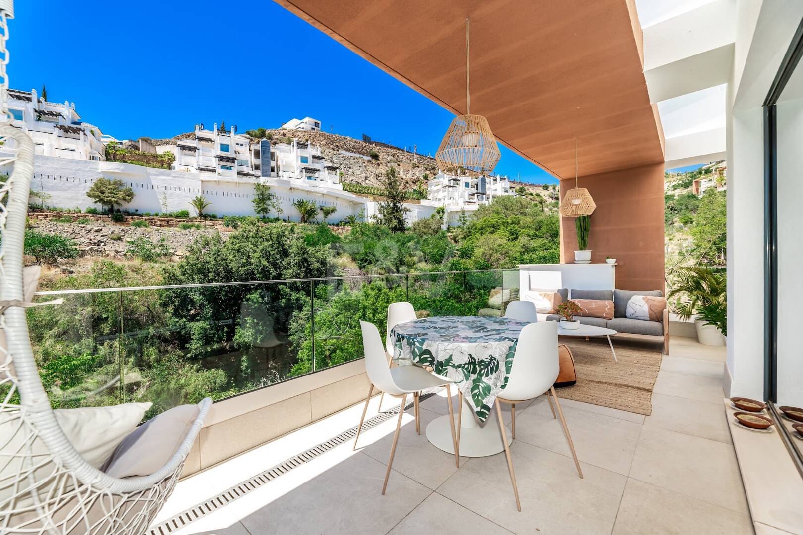 Impresionante ático contemporáneo en La Quinta con un espacio exterior excepcional