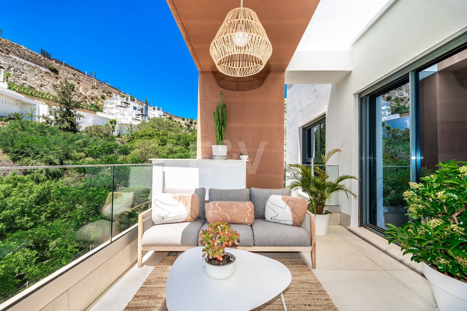 Impresionante ático contemporáneo en La Quinta con un espacio exterior excepcional