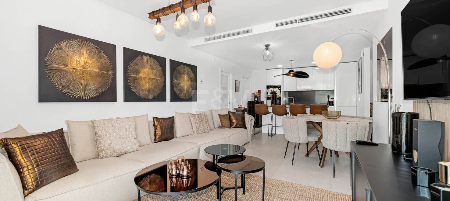 Fantastisk modern takvåning i La Quinta med exceptionell utomhusutrymme