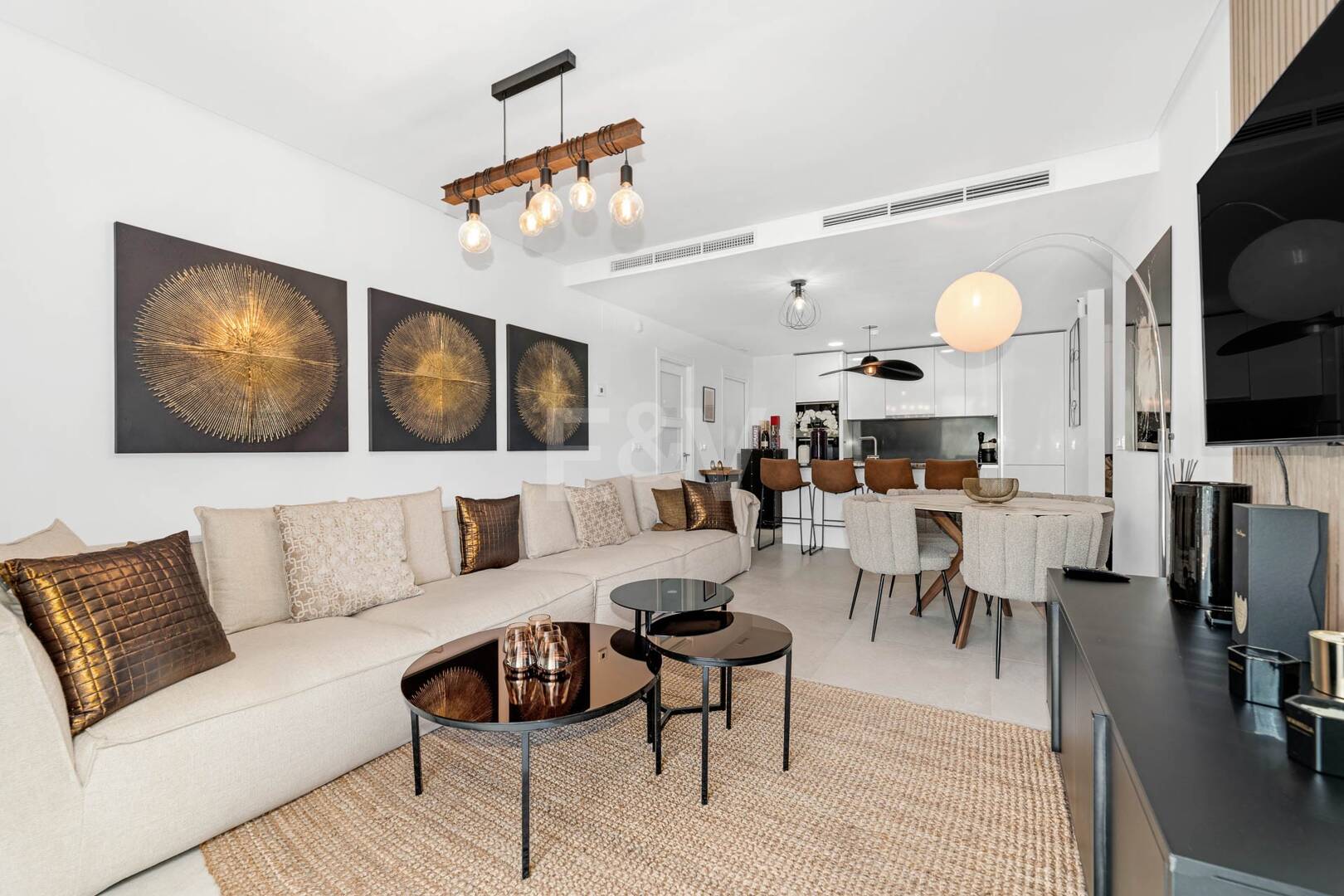 Impresionante ático contemporáneo en La Quinta con un espacio exterior excepcional