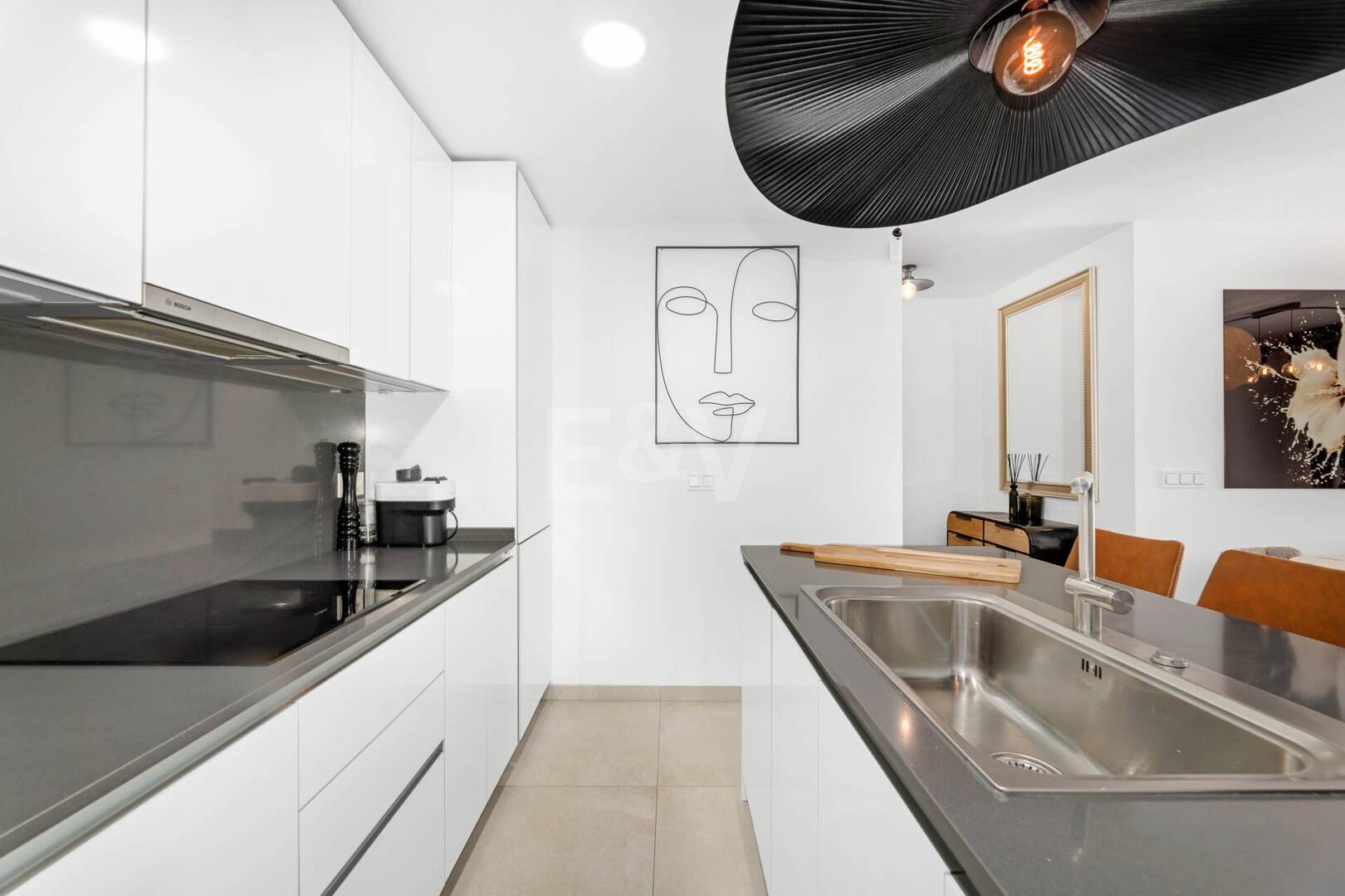 Impresionante ático contemporáneo en La Quinta con un espacio exterior excepcional