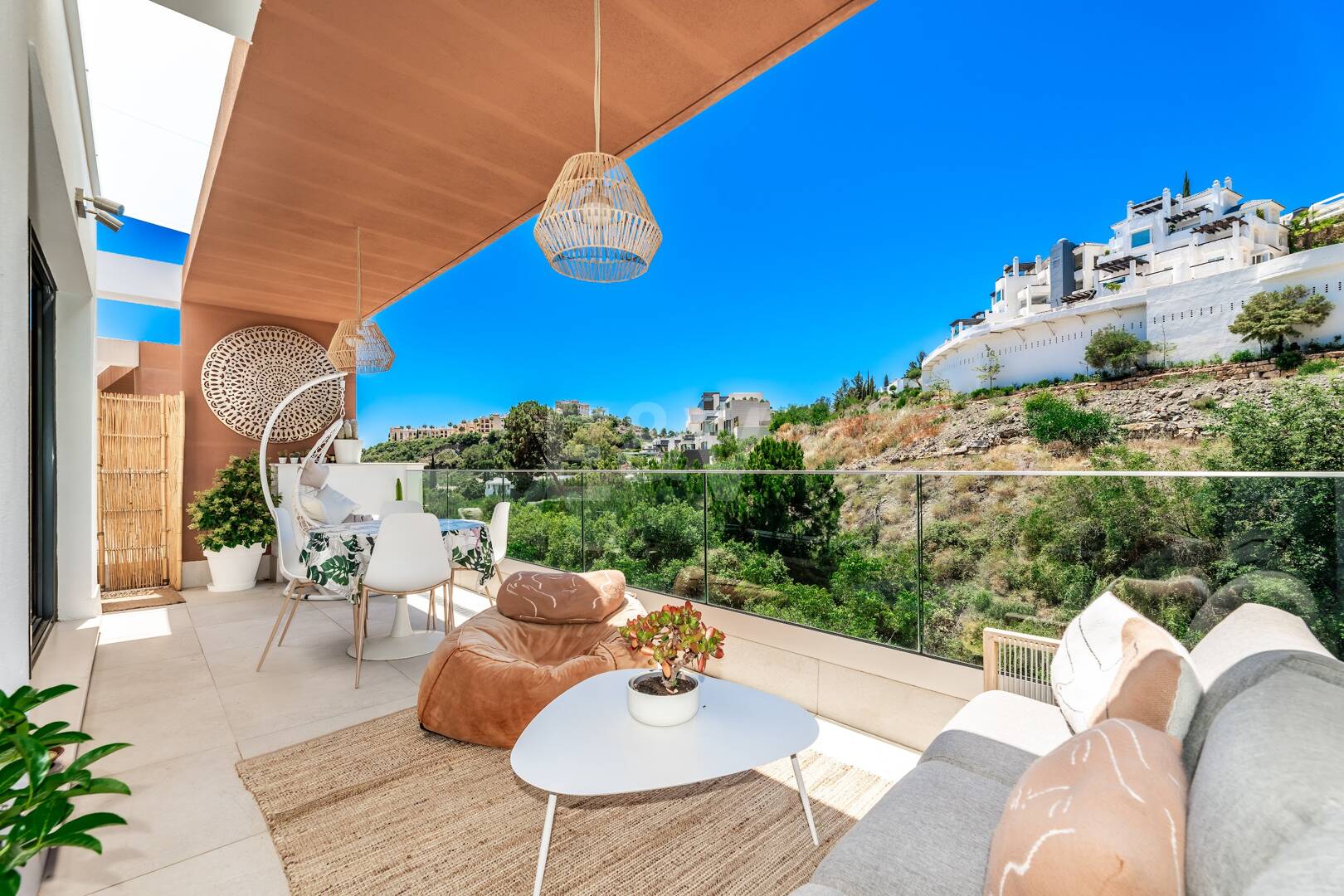 Impresionante ático contemporáneo en La Quinta con un espacio exterior excepcional