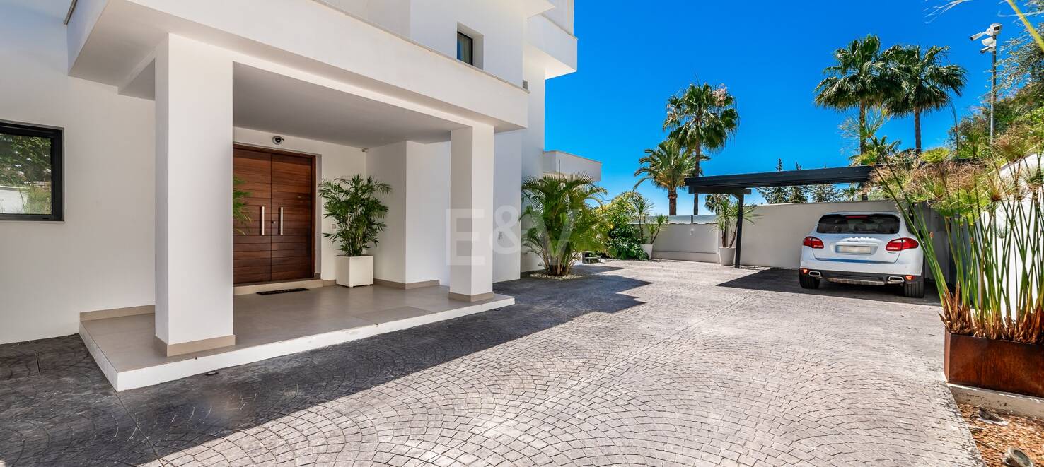 Contemporary Villa in El Rosario with Top Luxury Amenities