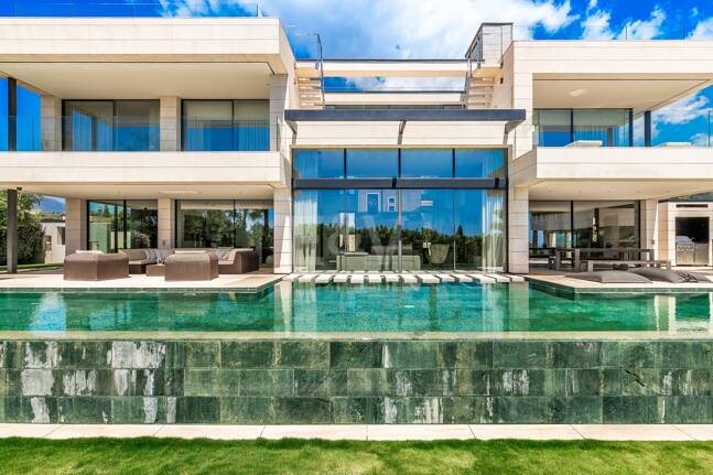 Top Villa Contemporaine de Luxe avec vue imprenable à Lomas del Virrey