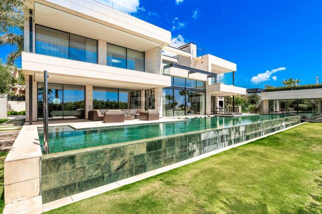 Top Villa Contemporaine de Luxe avec vue imprenable à Lomas del Virrey