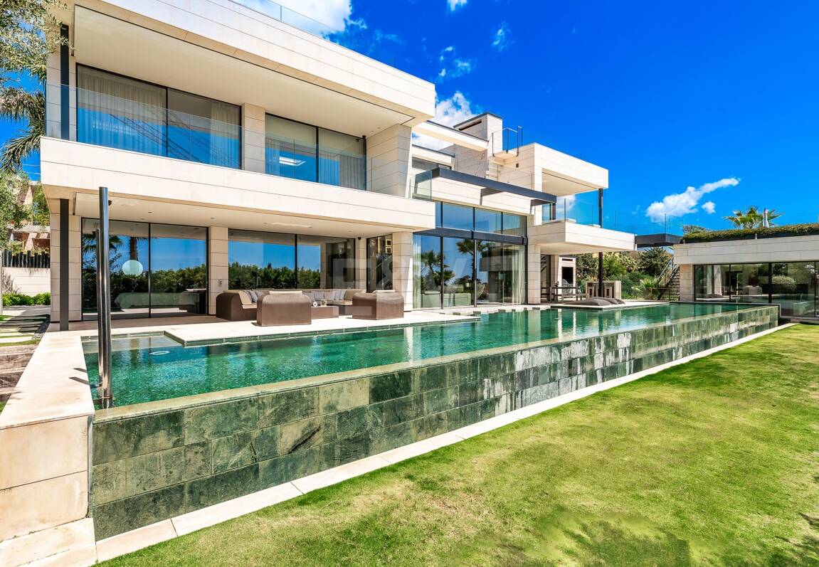 Top Villa Contemporaine de Luxe avec vue imprenable à Lomas del Virrey