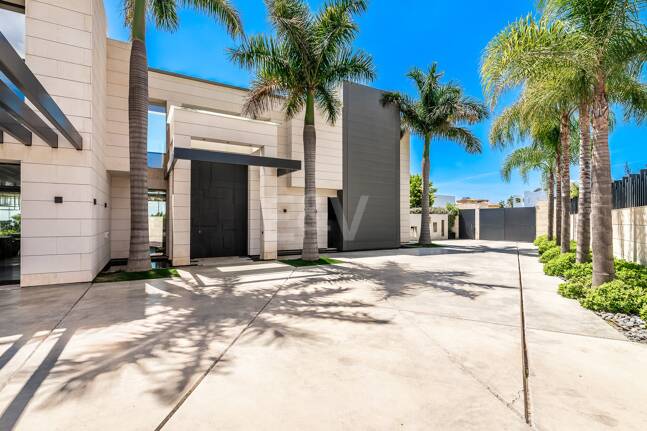 Top Villa Contemporaine de Luxe avec vue imprenable à Lomas del Virrey