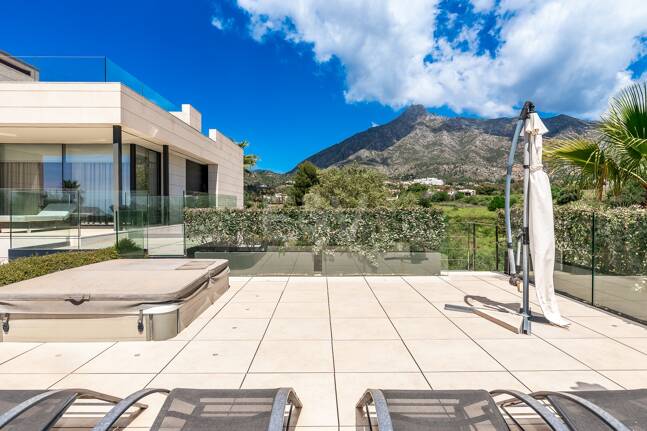 Top Villa Contemporaine de Luxe avec vue imprenable à Lomas del Virrey