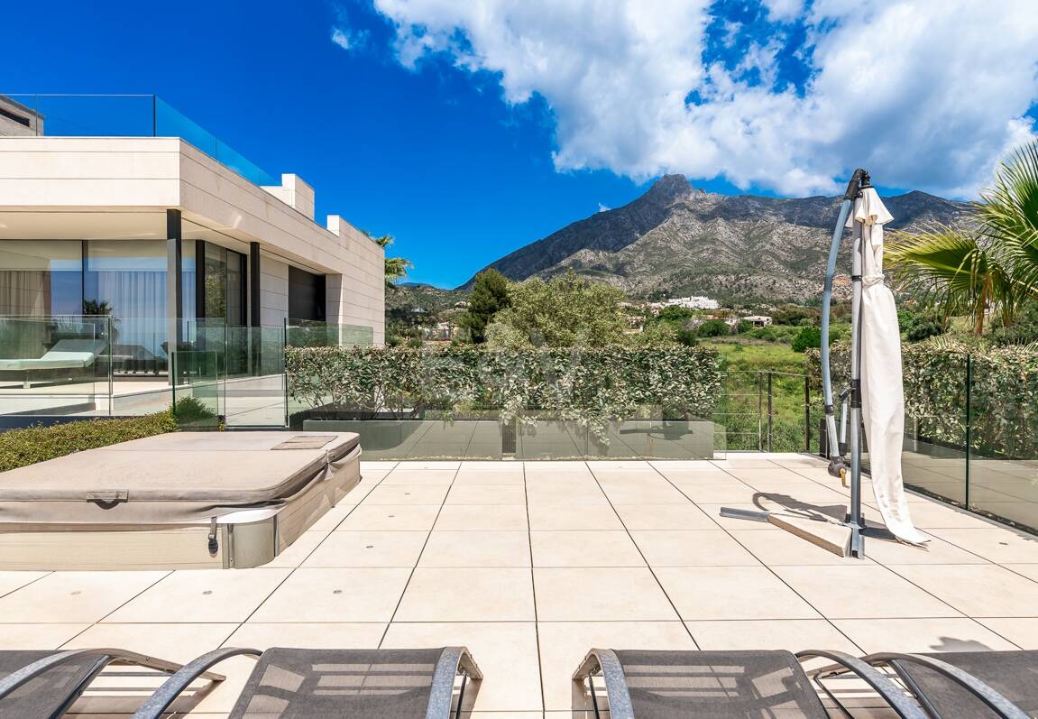 Top Villa Contemporaine de Luxe avec vue imprenable à Lomas del Virrey