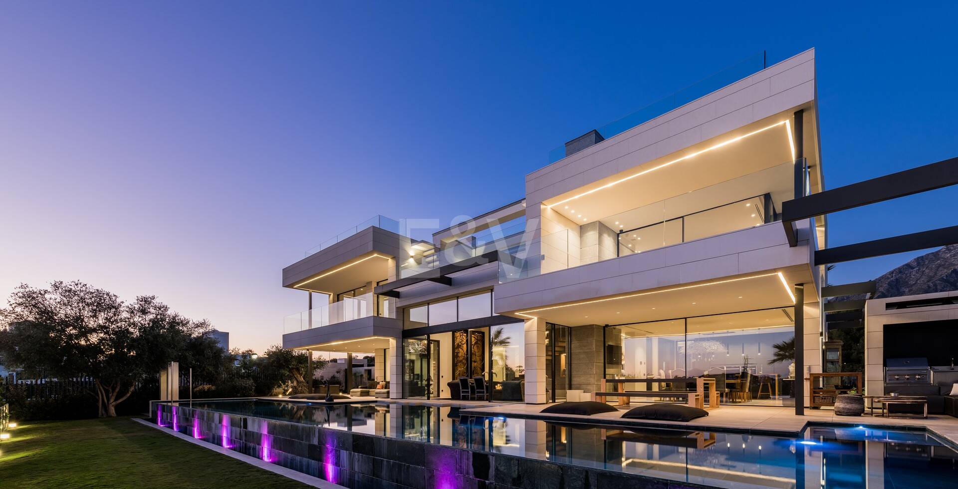 Top Villa Contemporaine de Luxe avec vue imprenable à Lomas del Virrey