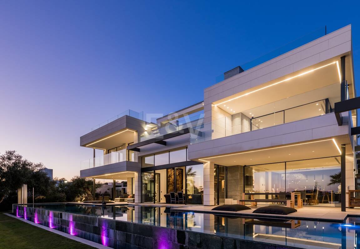 Top Villa Contemporaine de Luxe avec vue imprenable à Lomas del Virrey