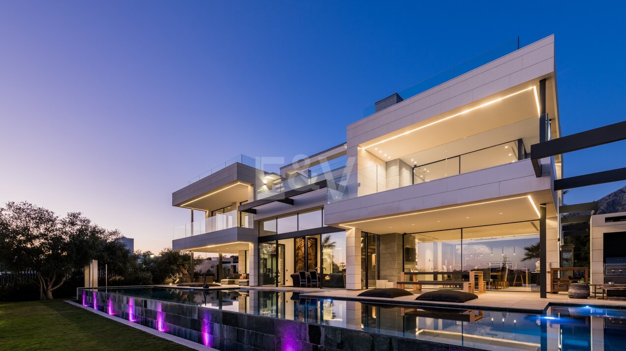 Villa de lujo de estilo contemporáneo con impresionantes vistas en Lomas del Virrey