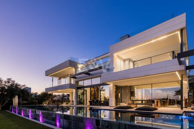 Top Villa Contemporaine de Luxe avec vue imprenable à Lomas del Virrey