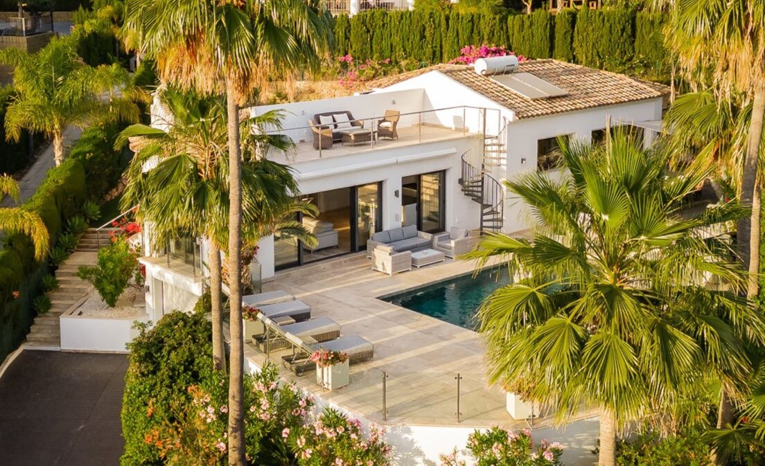 Elegante Villa en Nueva Andalucía con vistas golf