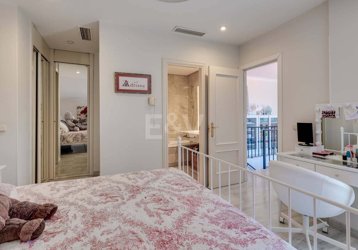 Außergewöhnliches Duplex-Penthouse mit spektakulärem Meerblick an der Goldenen Meile