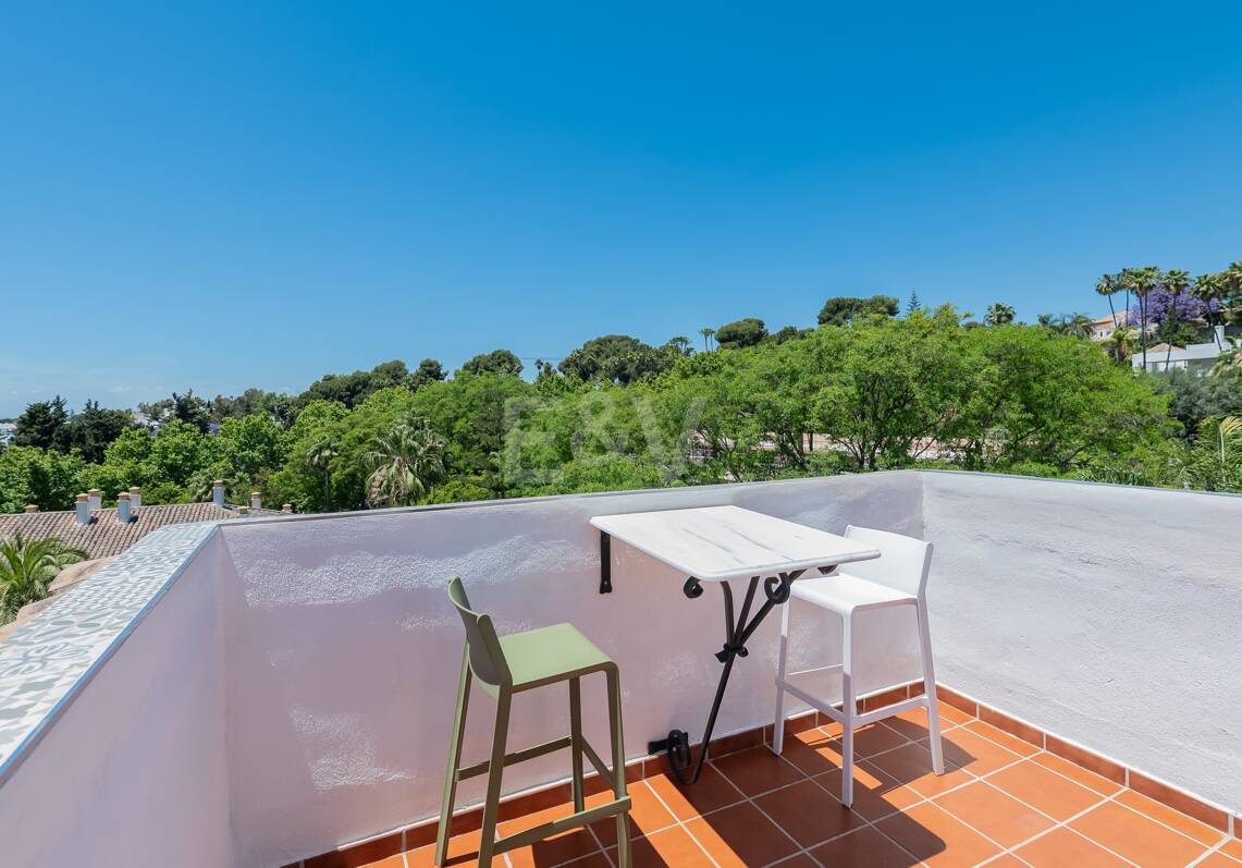 Außergewöhnliches Duplex-Penthouse mit spektakulärem Meerblick an der Goldenen Meile