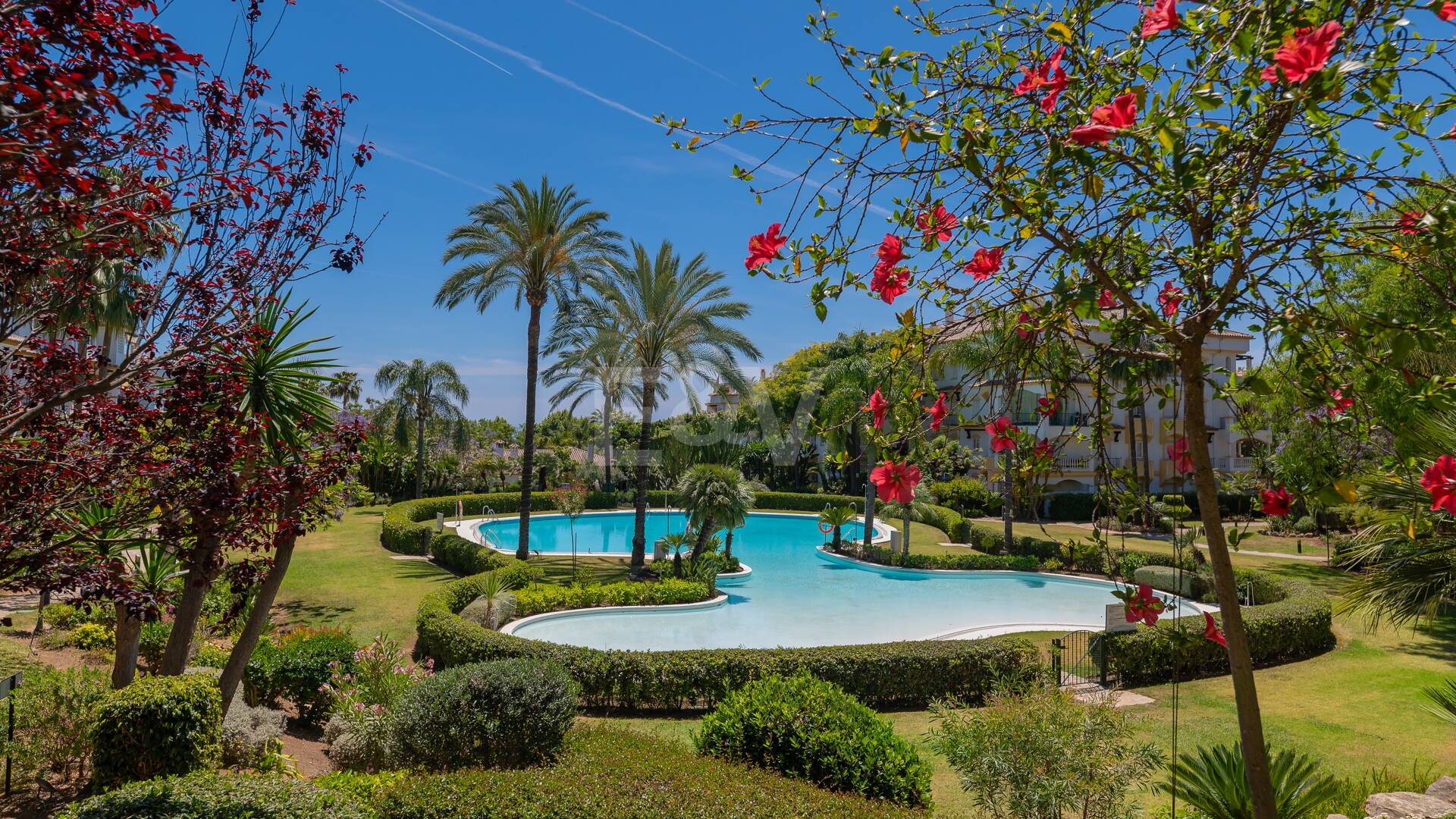 Exceptional Duplex Penthouse in Hacienda de Nagüeles with Sea Views on the Golden Mile