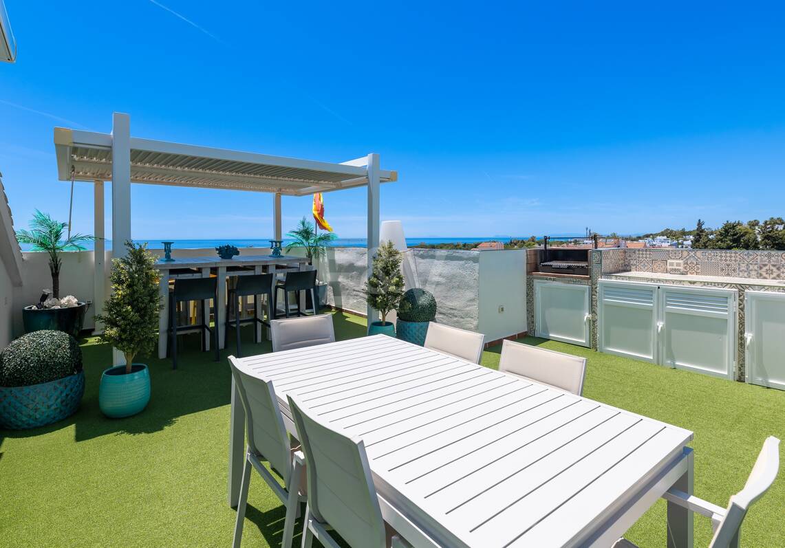 Außergewöhnliches Duplex-Penthouse mit spektakulärem Meerblick an der Goldenen Meile