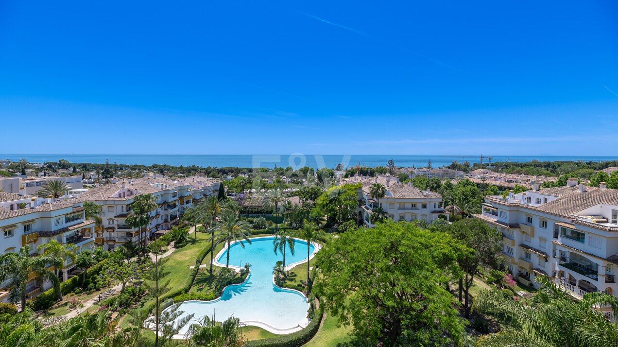 Excepcional ático dúplex en Hacienda con vistas al mar de Nagüeles en la Milla de Oro