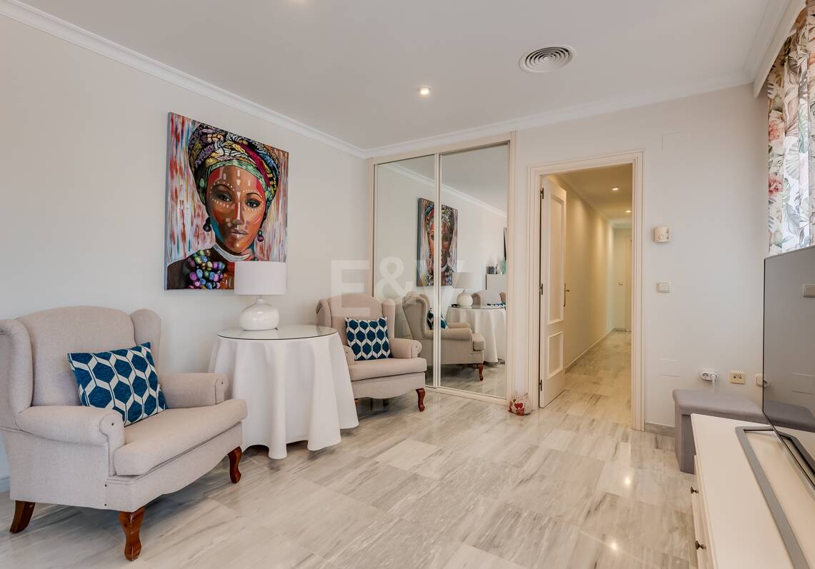 Außergewöhnliches Duplex-Penthouse mit spektakulärem Meerblick an der Goldenen Meile