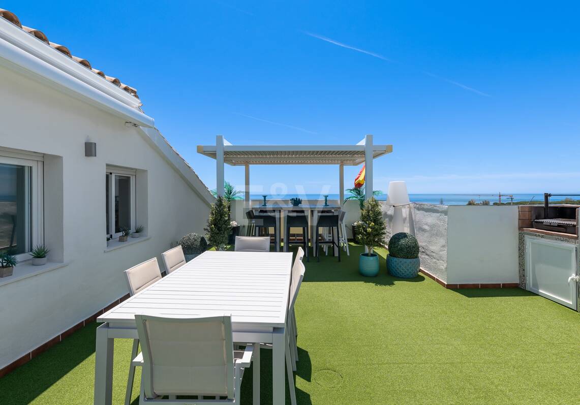 Außergewöhnliches Duplex-Penthouse mit spektakulärem Meerblick an der Goldenen Meile