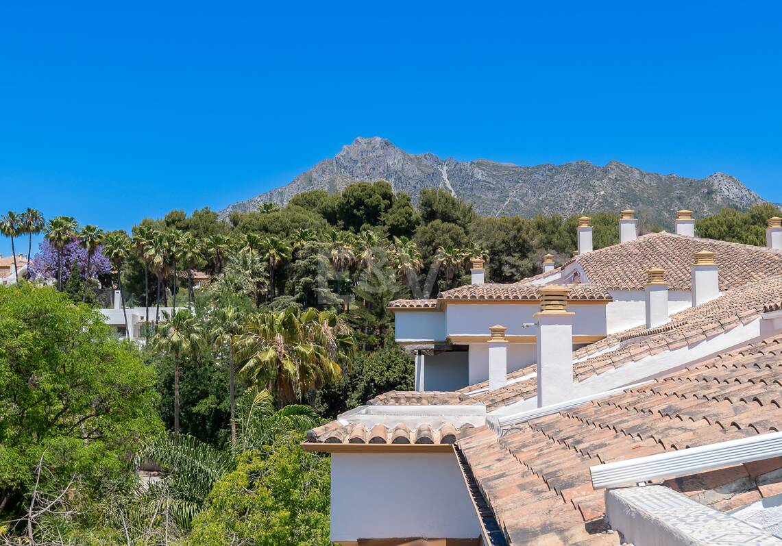 Außergewöhnliches Duplex-Penthouse mit spektakulärem Meerblick an der Goldenen Meile